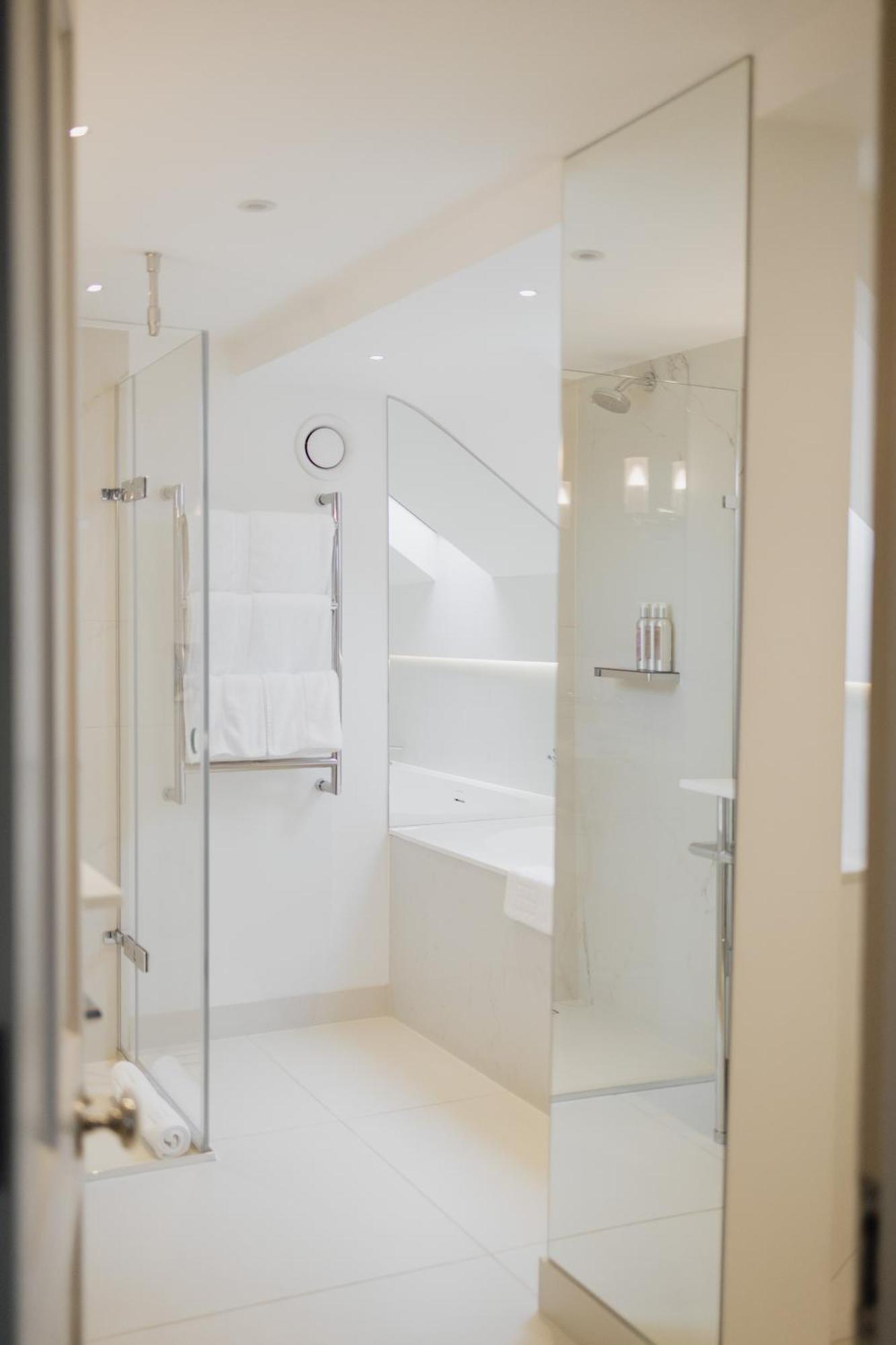 Old Bank Hotel Οξφόρδη Εξωτερικό φωτογραφία A shower enclosure