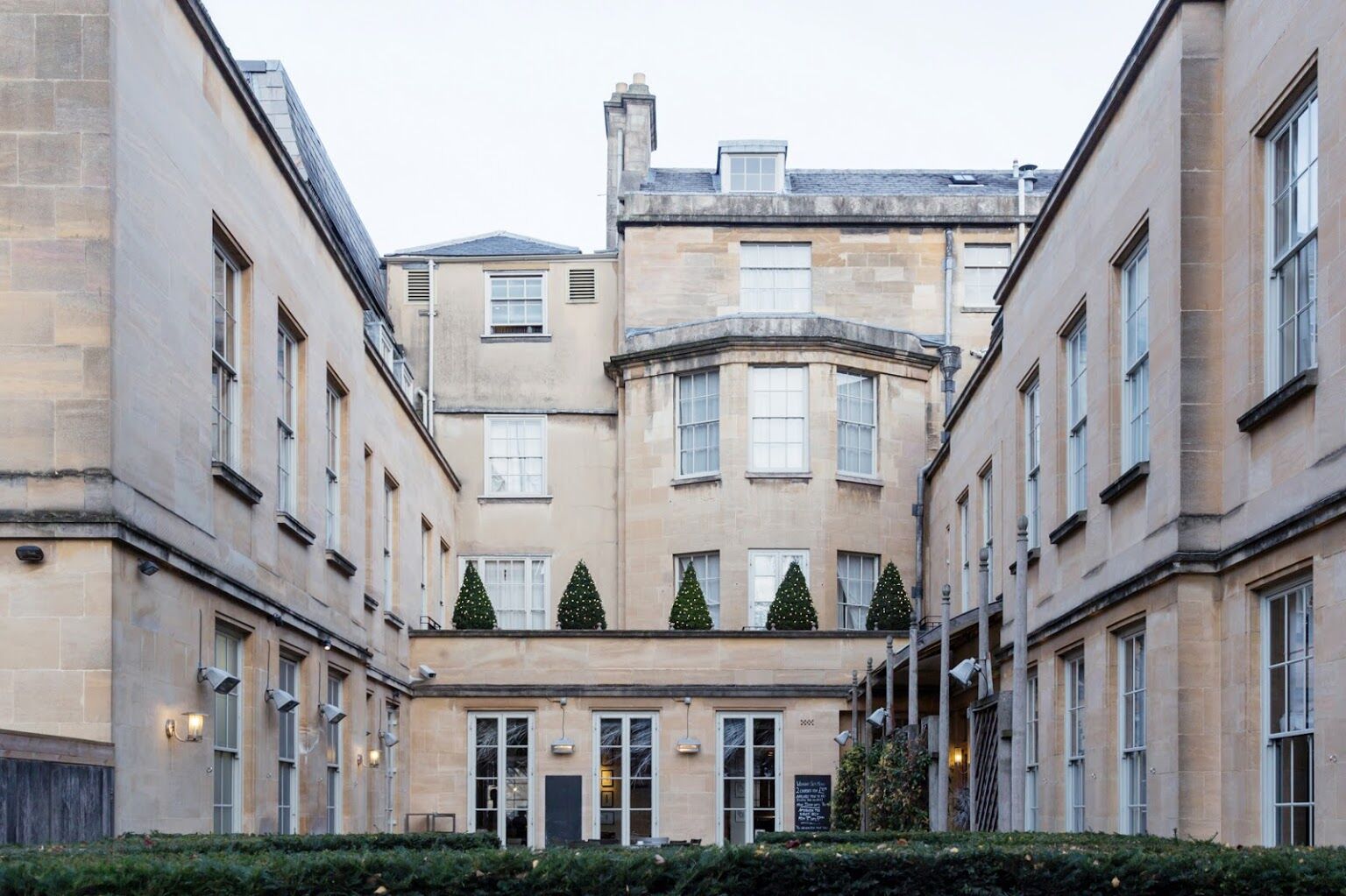 Old Bank Hotel Οξφόρδη Εξωτερικό φωτογραφία The courtyard of the Royal Society